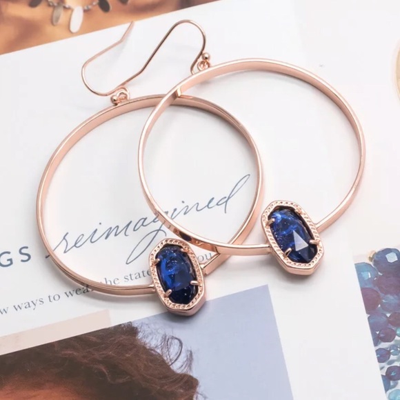 KENDRA SCOTT • Elora Hoops Earrings - Picture 4 of 6